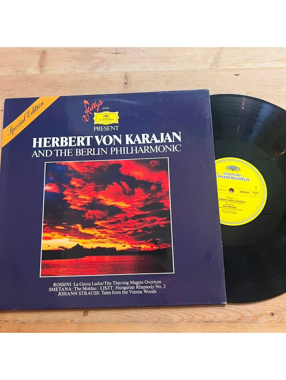 Herbert von Karajan and The Philharmonic - Deutsche Grammophon 33rpm VG+ VR17